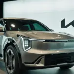 Kia की आने वाली मिड-साइज SUV: क्या यह ₹14,999 EMI पर फैमिली कार का नया विकल्प बन सकती है?